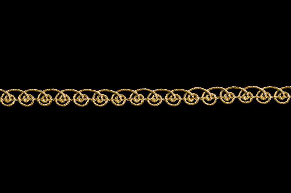 Decorative lace for aer veil golden