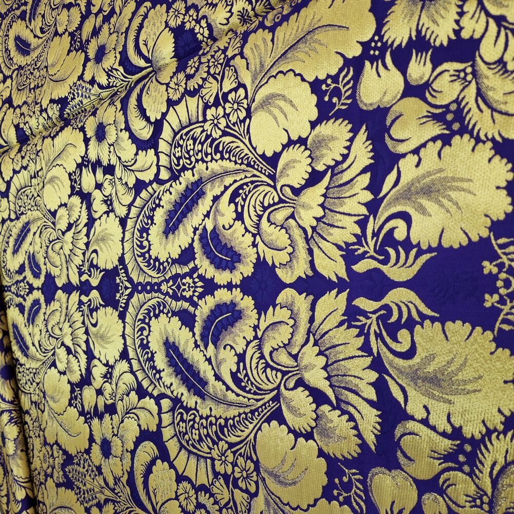 Violet church fabric (Lace-Maker) Violet church fabric (Lace-Maker)