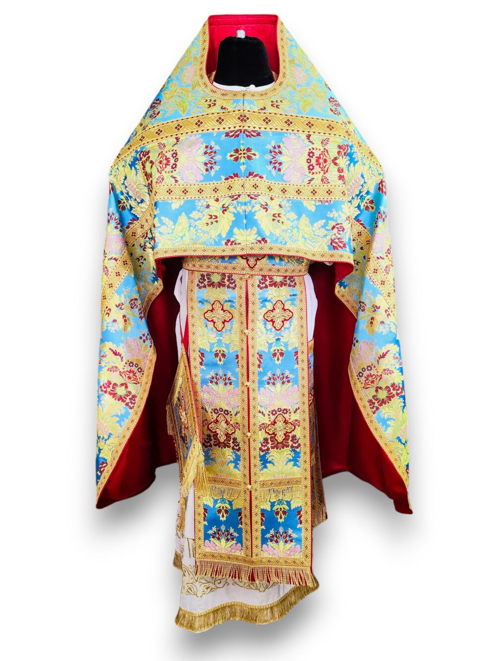 The priest's robe with liturgical set The priest's robe with liturgical set