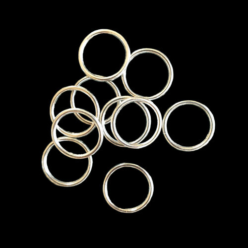 Metallic rings for epimanikia