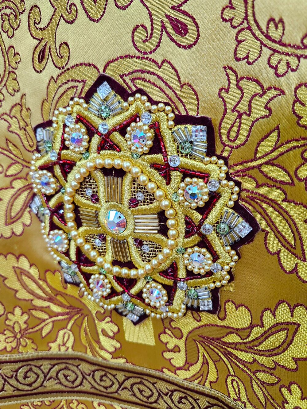 Готовое облачение иерея расшитое камнями Swarovski, размер 52–54, рост 176–182 см церковные облачения