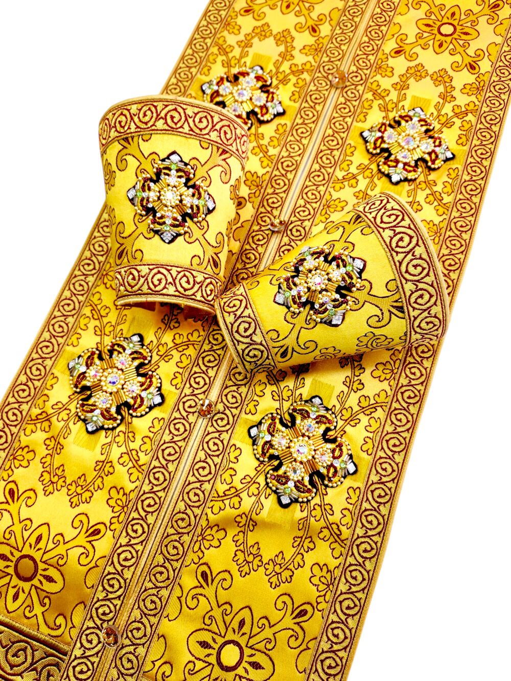 Готовое облачение иерея расшитое камнями Swarovski, размер 52–54, рост 176–182 см