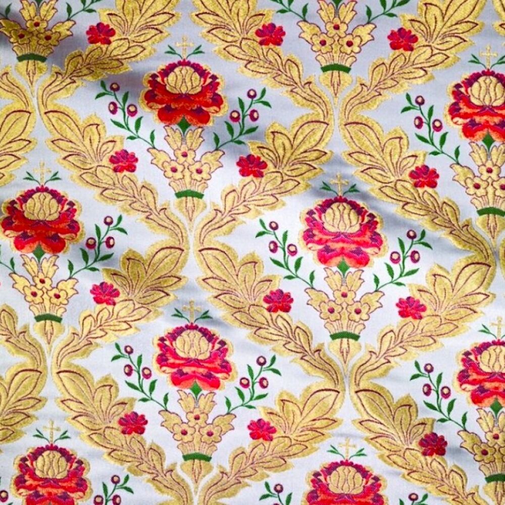 Парча «Азалия» белая с красными цветами Парча «Азалия» белая с красными цветами