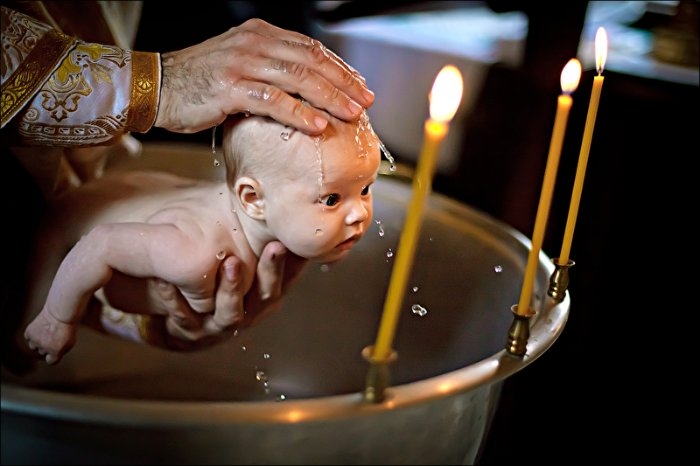 Крещение малыша -когда крестить ребенка?