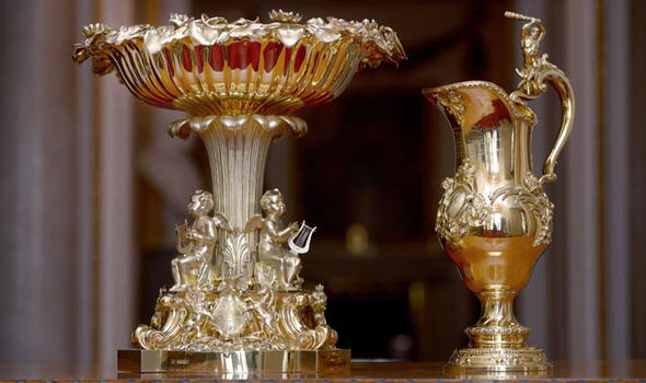 Крестильная серебряная купель с лилиями из Королевской Сокровищницы Лондонского Тауэра